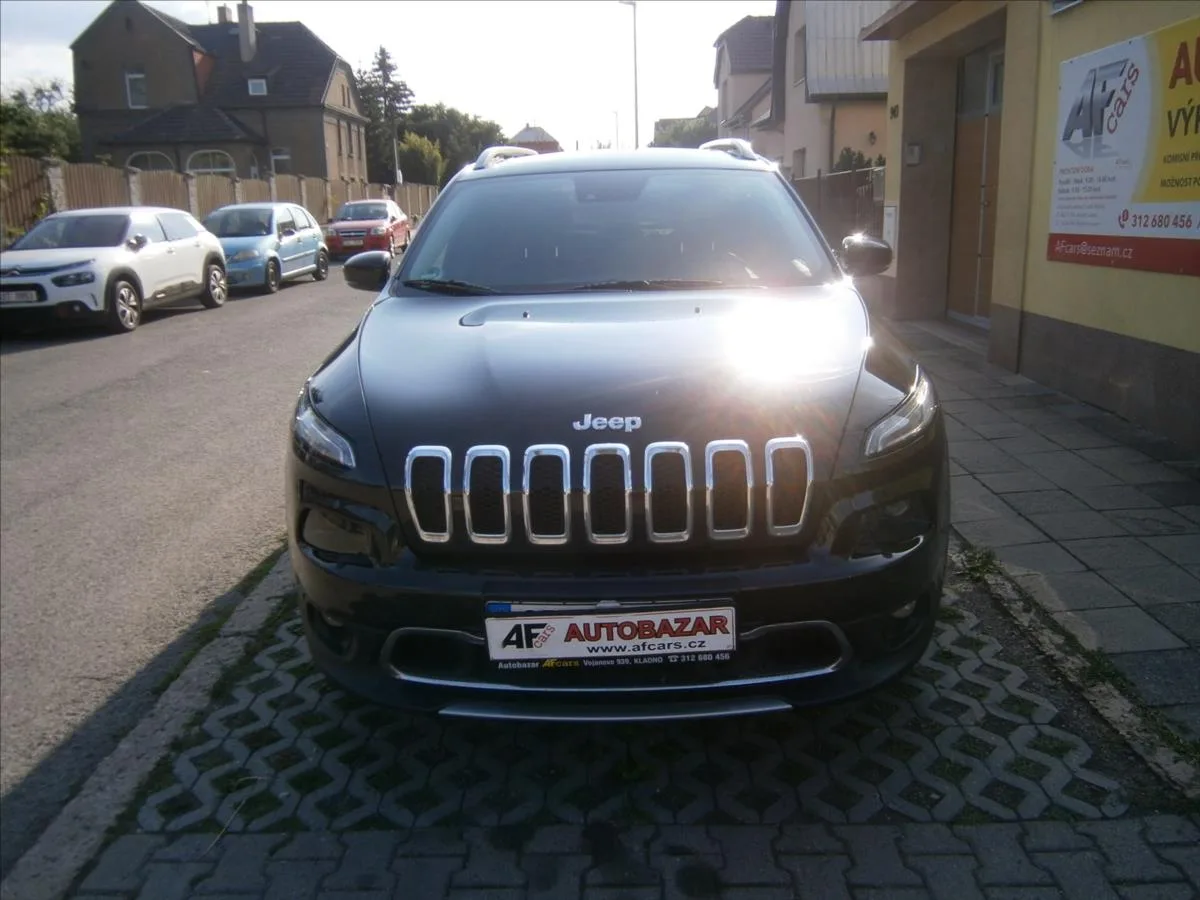 Jeep Cherokee – fotografie 2