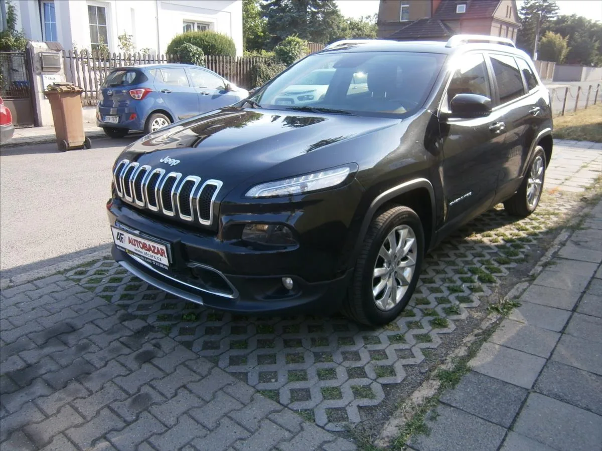 Jeep Cherokee – fotografie 3