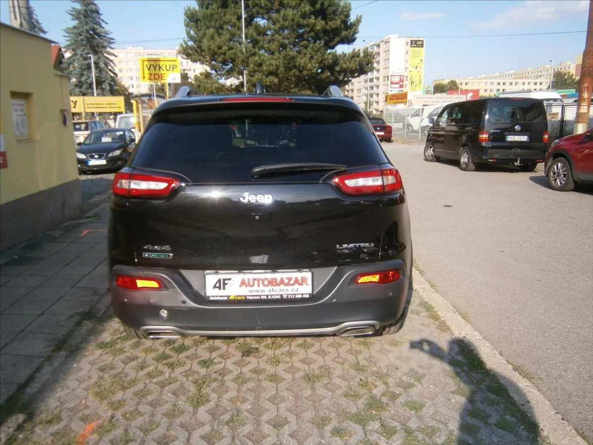 Jeep Cherokee – fotografie 5