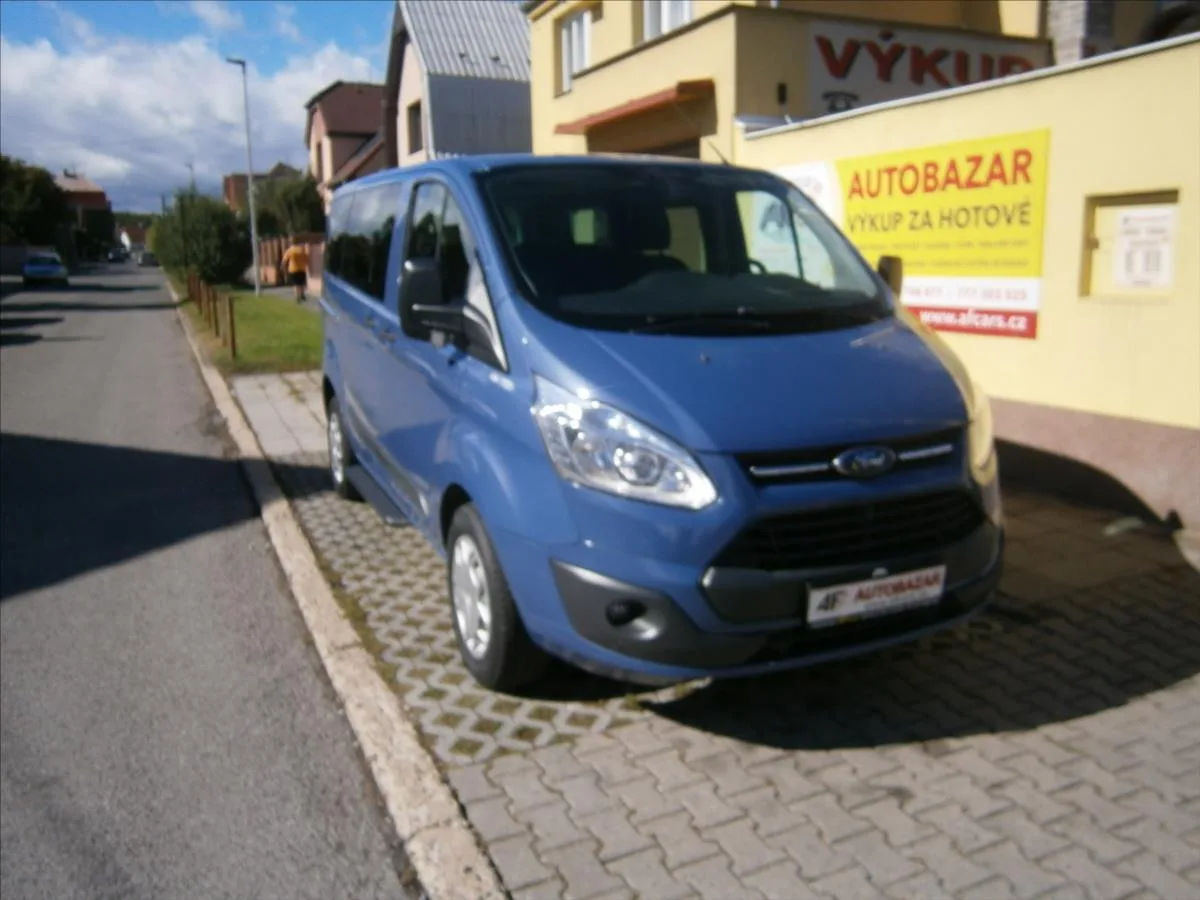 Ford Tourneo Custom – fotografie 1
