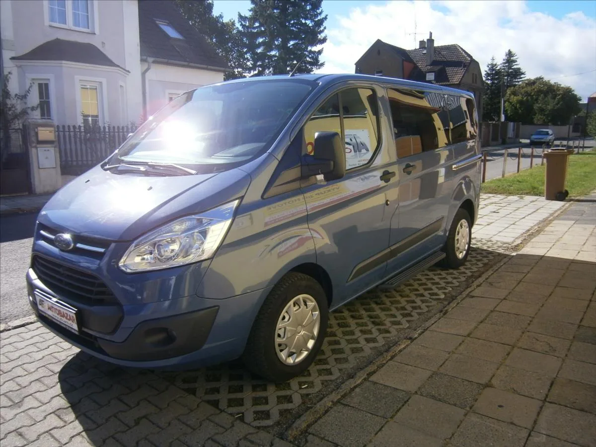 Ford Tourneo Custom – fotografie 3