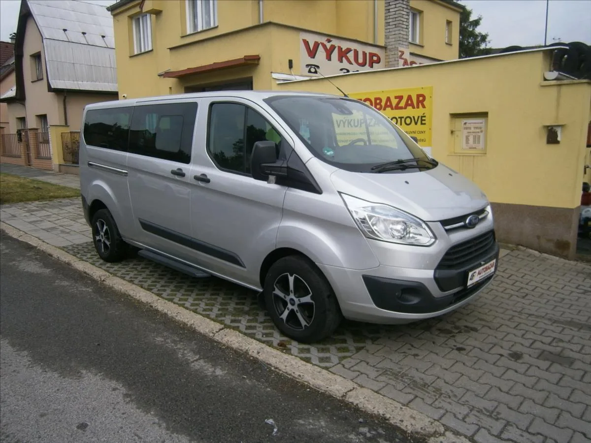 Ford Tourneo Custom – fotografie 1