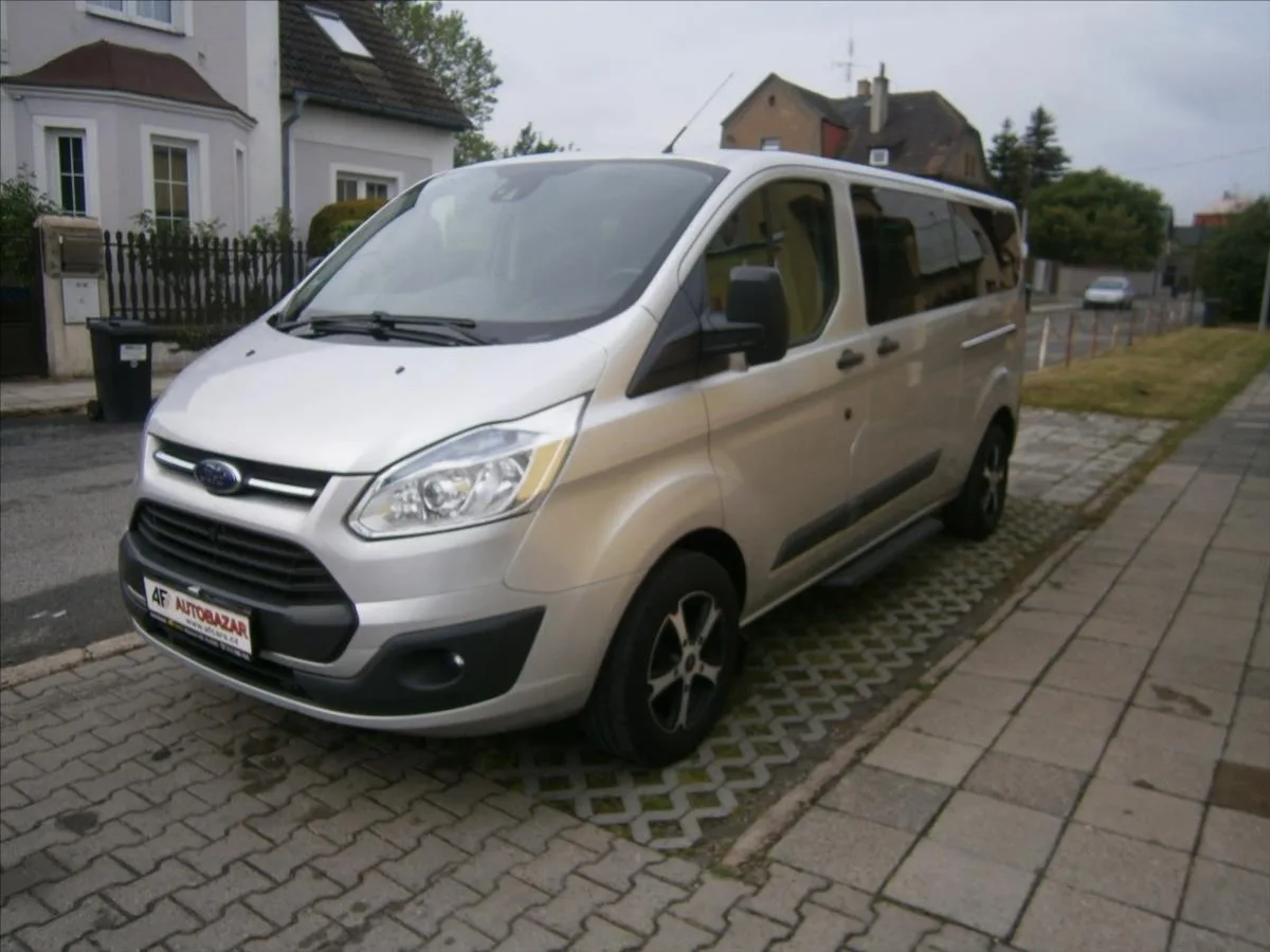 Ford Tourneo Custom – fotografie 3