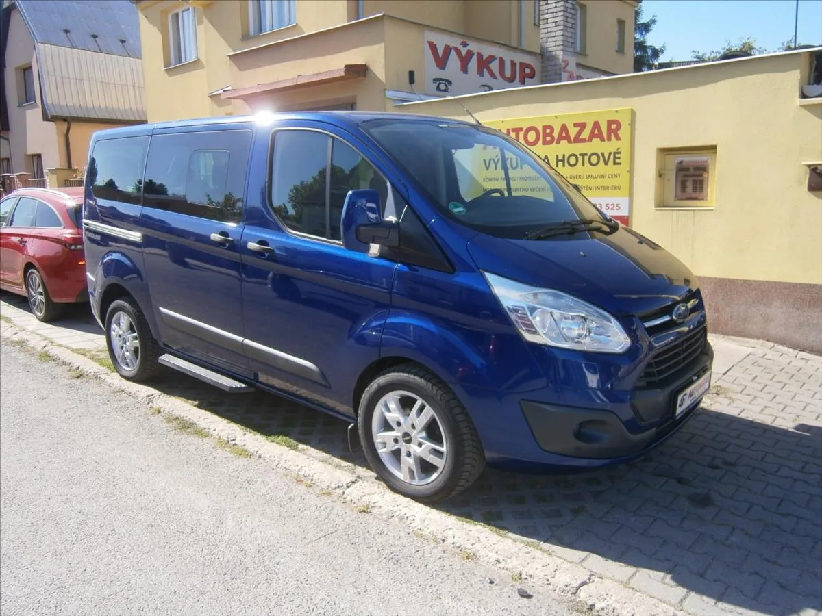 Ford Tourneo Custom – fotografie 1