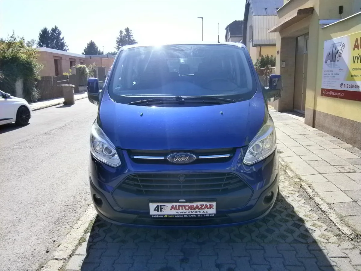 Ford Tourneo Custom – fotografie 2