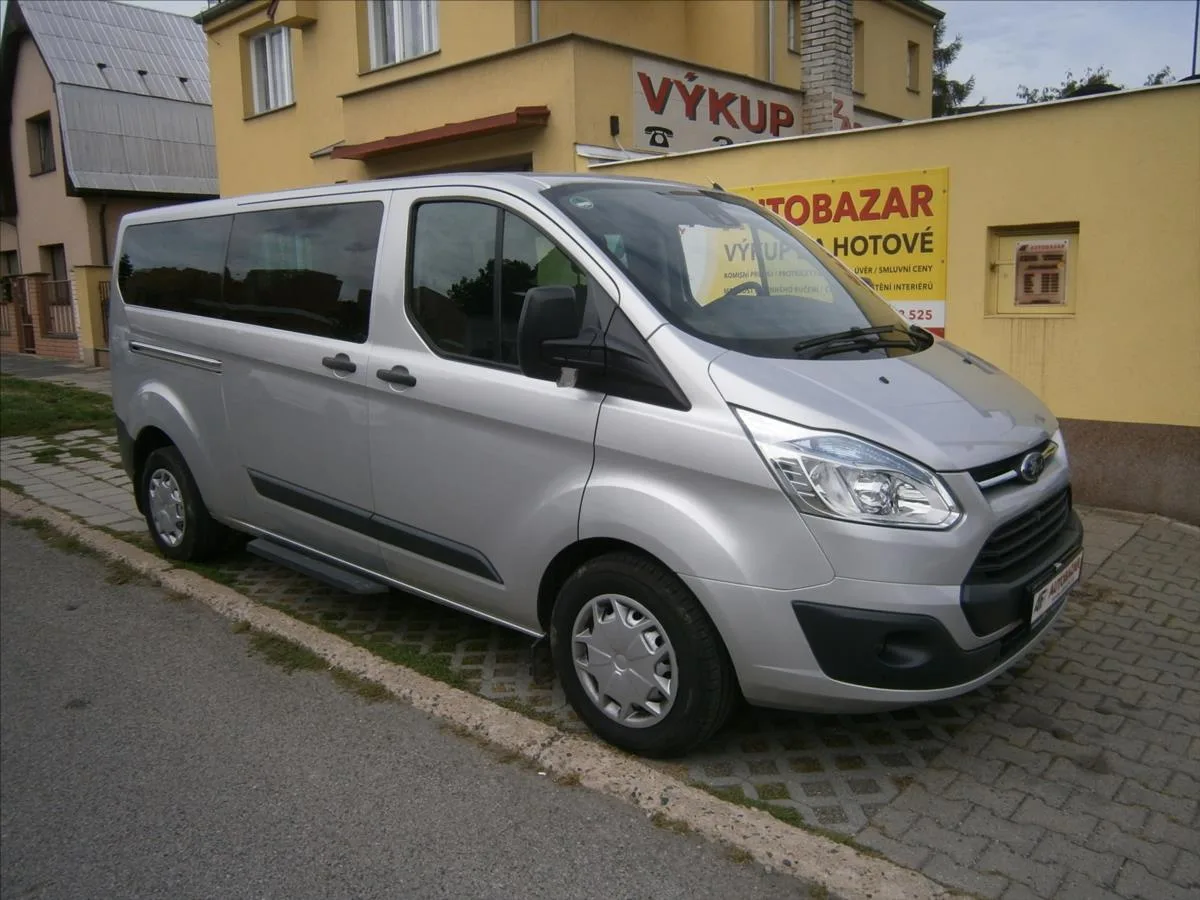 Ford Tourneo Custom – fotografie 1