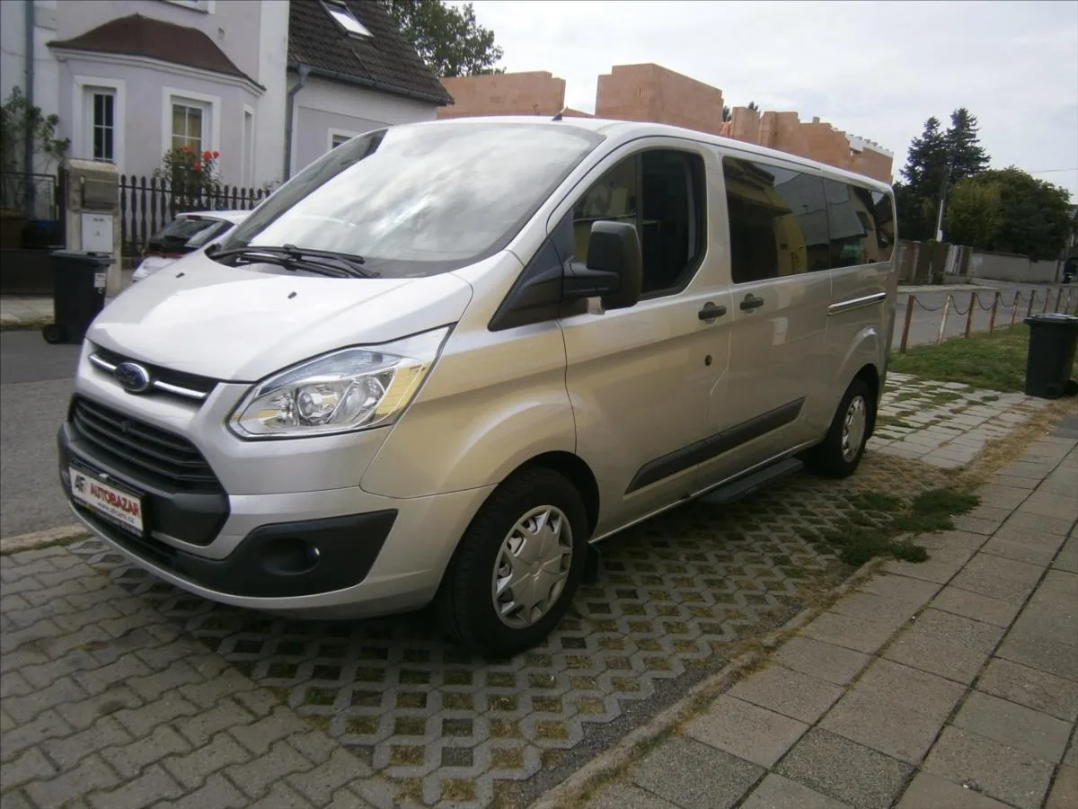 Ford Tourneo Custom – fotografie 3