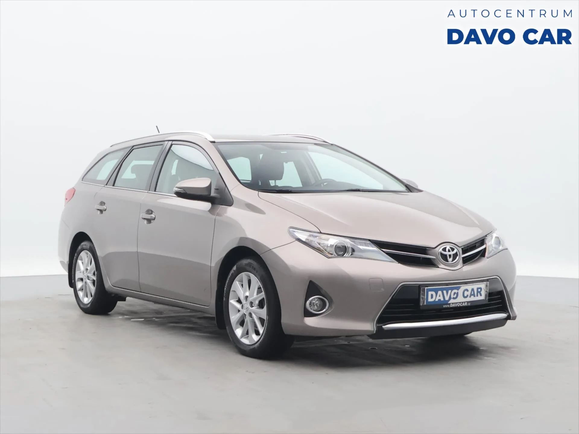 Toyota Auris 1,6 i 97kW Serv. Kniha 1.Maj., 2013