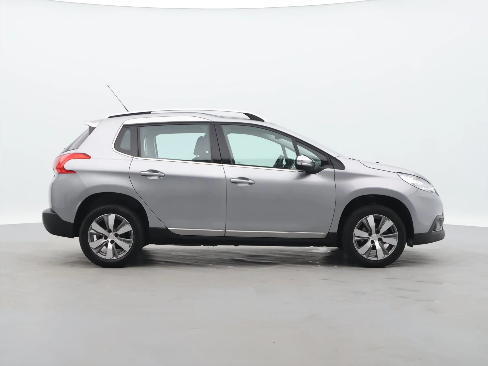 Peugeot 2008 - Náhled 8