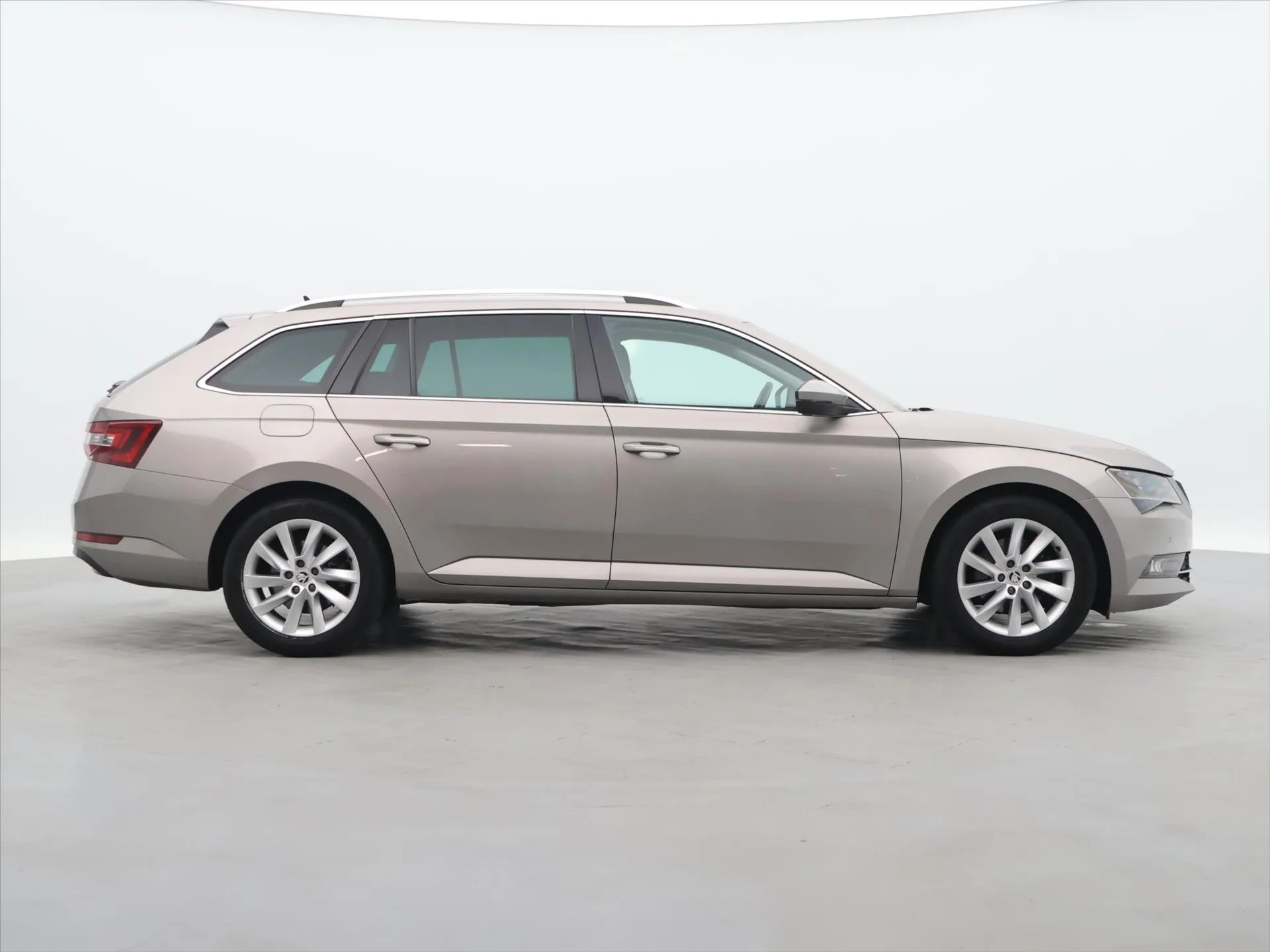 Škoda Superb - Náhled 8