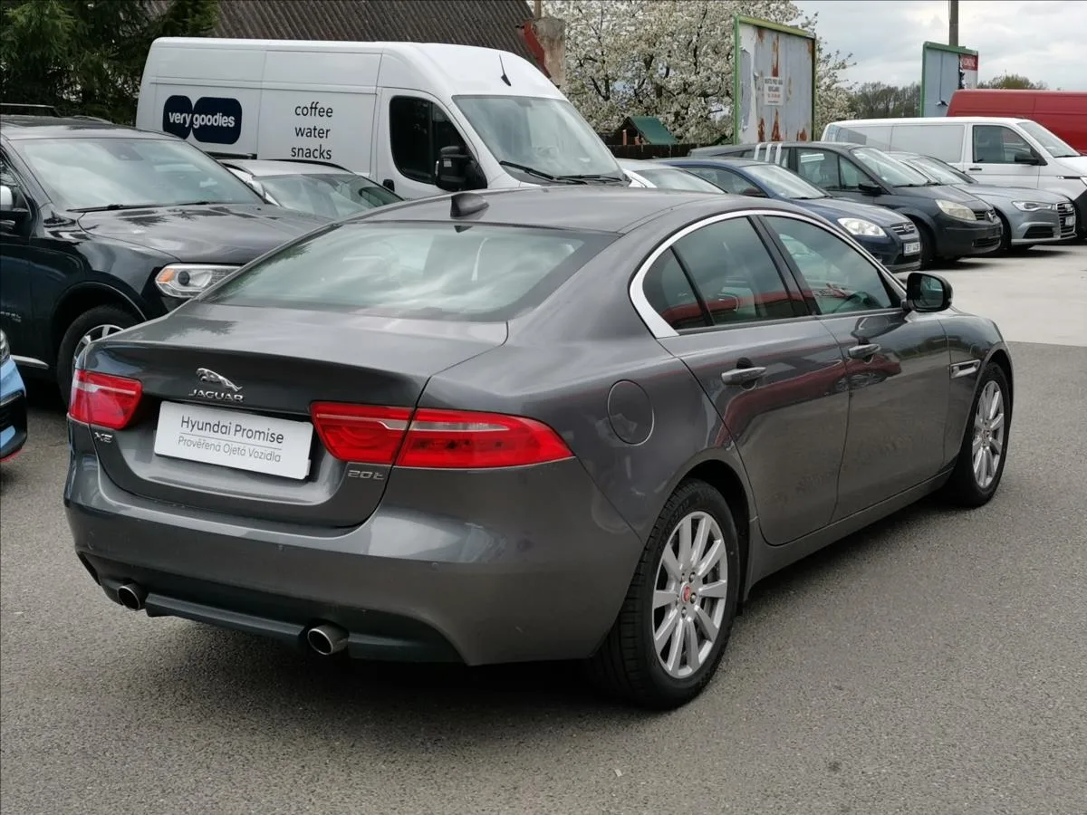 Jaguar XE - Náhled 4