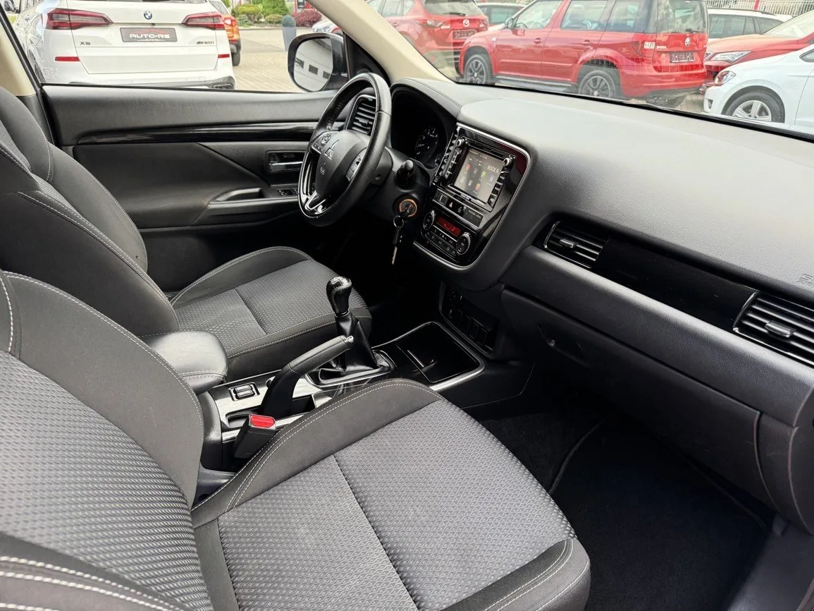 Mitsubishi Outlander - Náhled 16