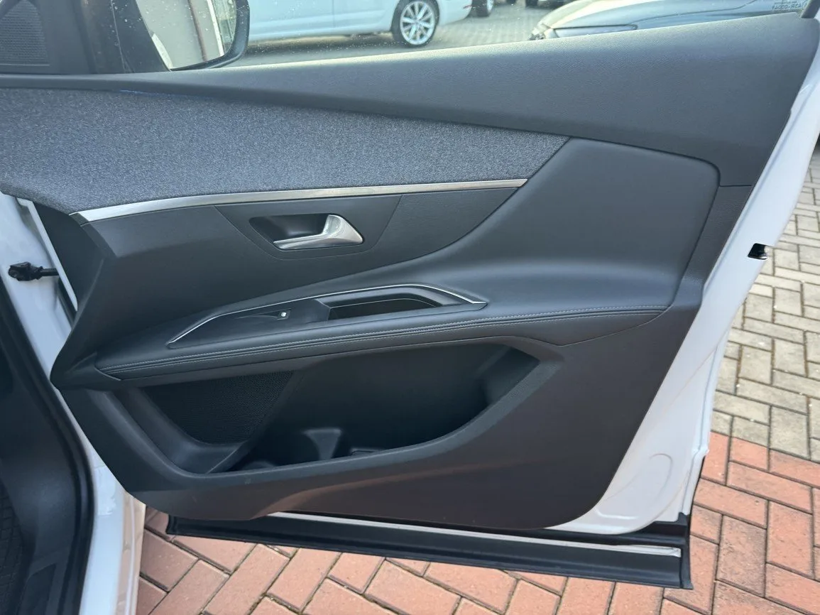 Peugeot 5008 - Náhled 17