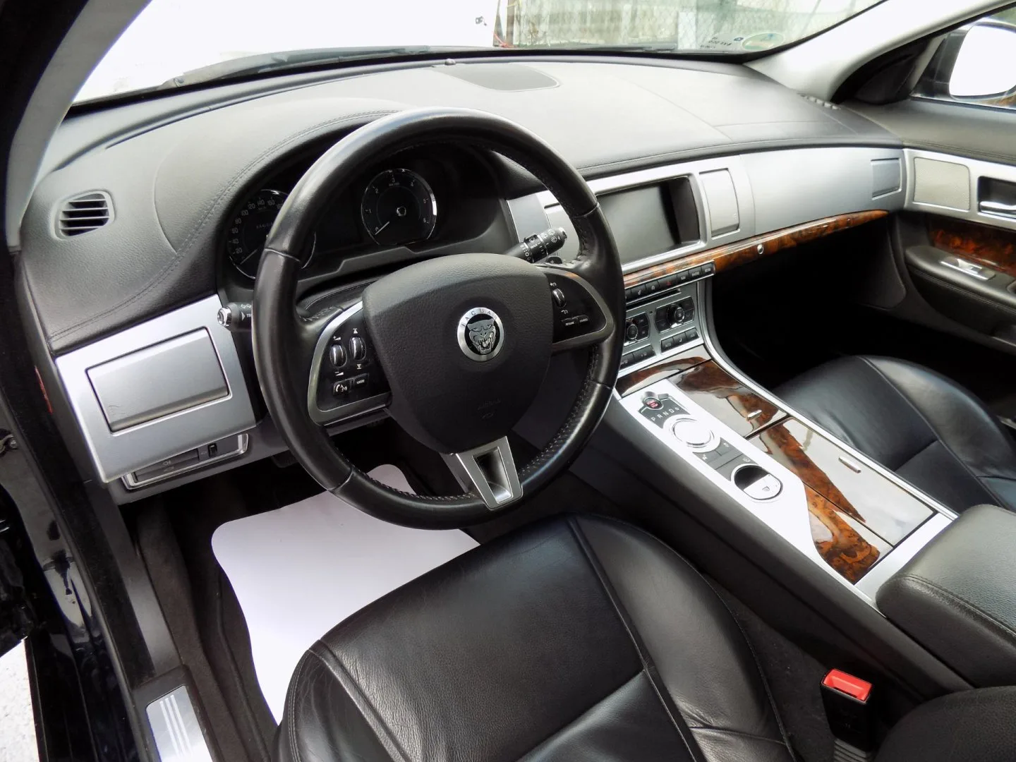 Jaguar XF - Náhled 13
