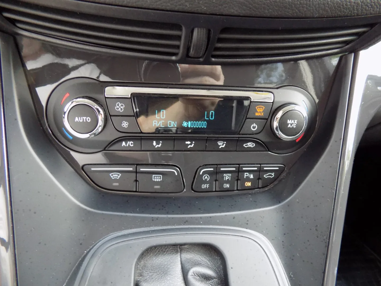 Ford Kuga - Náhled 33